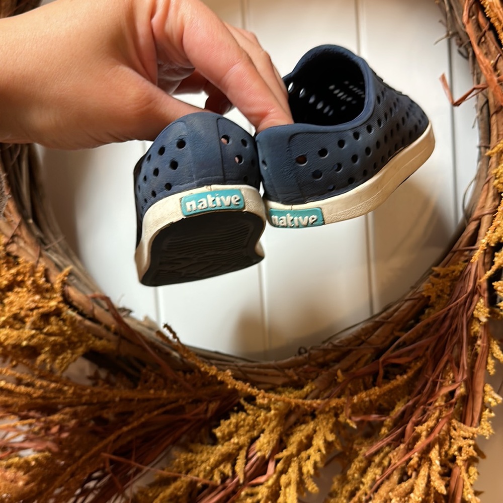 Native Shoes - Picture 4 of 5